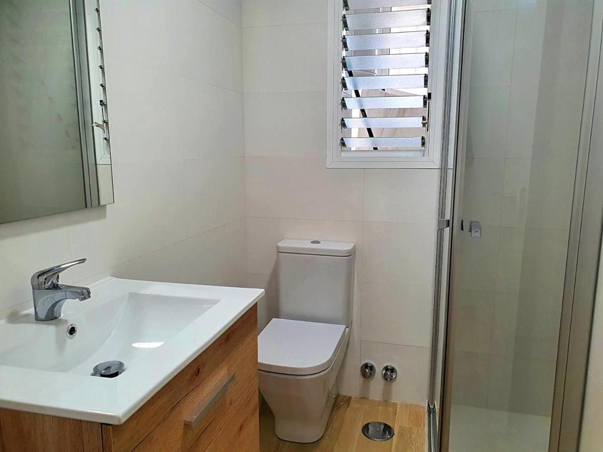 First Line Apartment With 3 Bedrooms And Seaviews Benidorm Exteriör bild