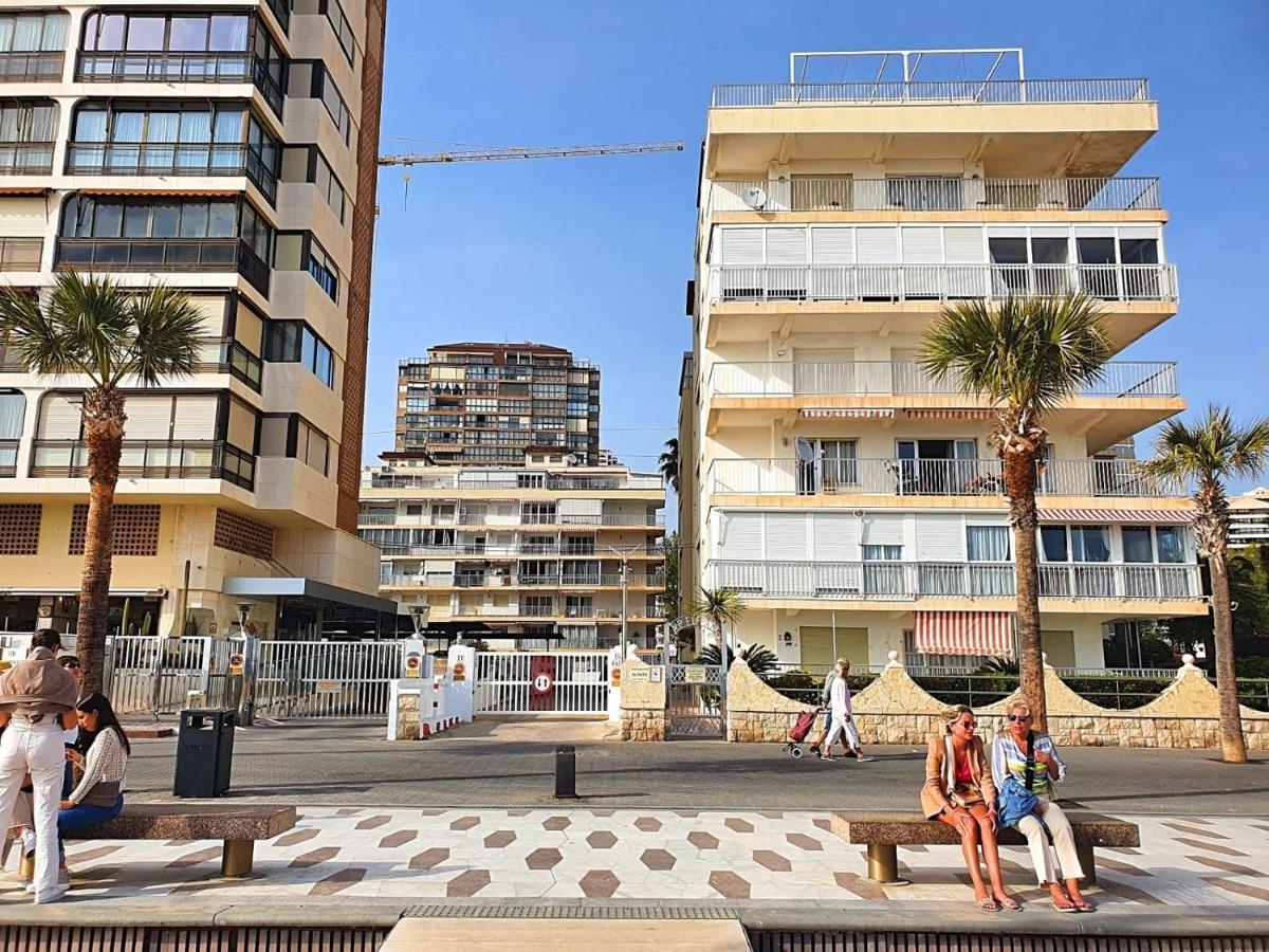 First Line Apartment With 3 Bedrooms And Seaviews Benidorm Exteriör bild