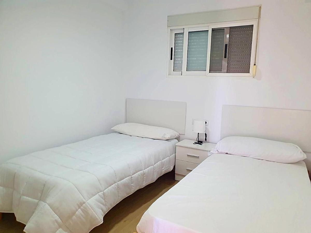 First Line Apartment With 3 Bedrooms And Seaviews Benidorm Exteriör bild