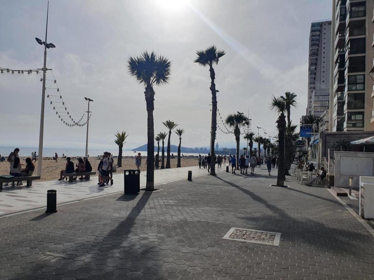 First Line Apartment With 3 Bedrooms And Seaviews Benidorm Exteriör bild